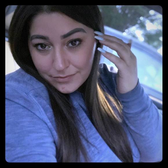 Meet your Posher, Sarah - Picture 1 of 1